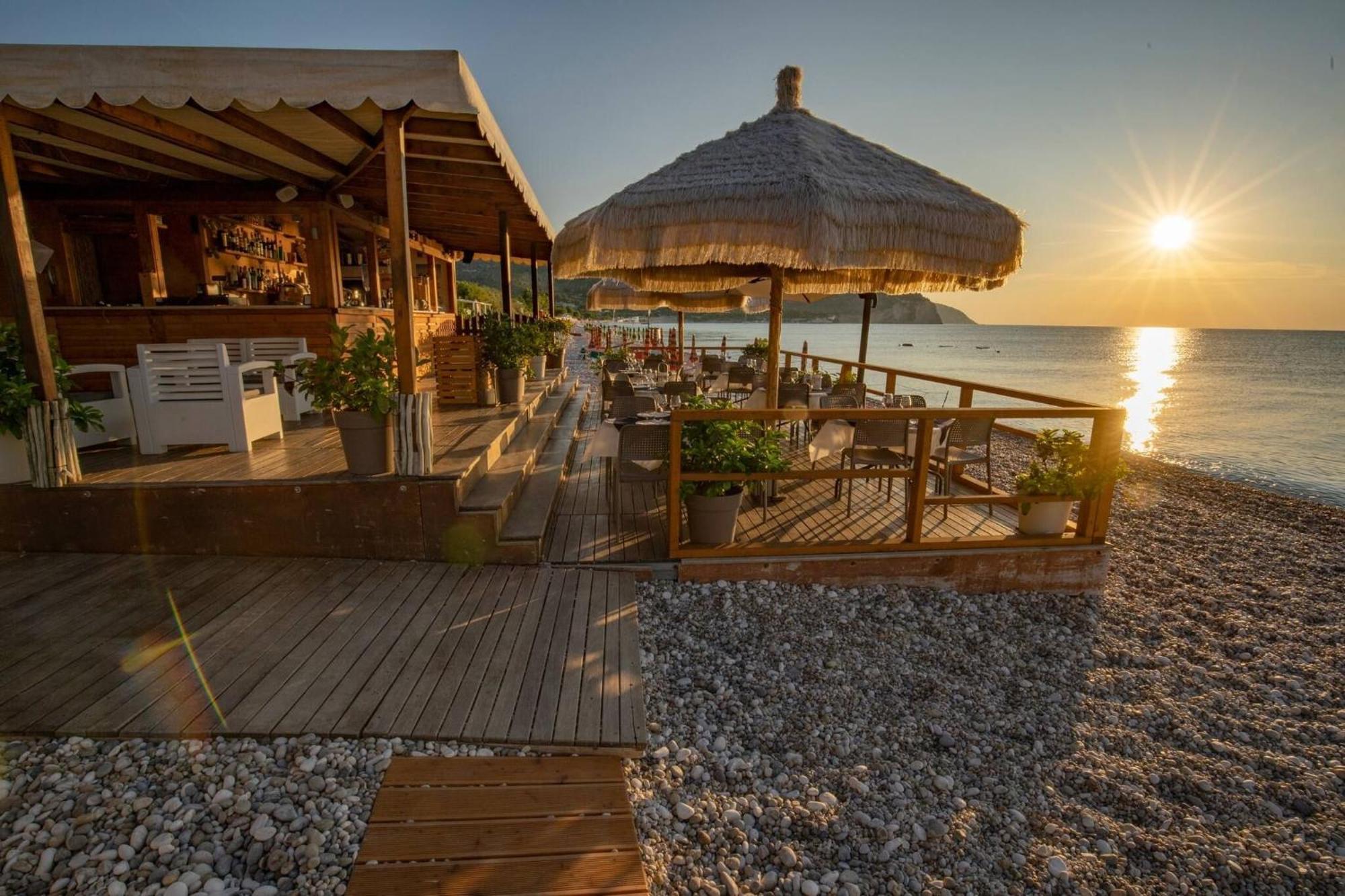 Saracena Holiday Home Featured With Private Beach And Swimming Pool Mattinata Dış mekan fotoğraf