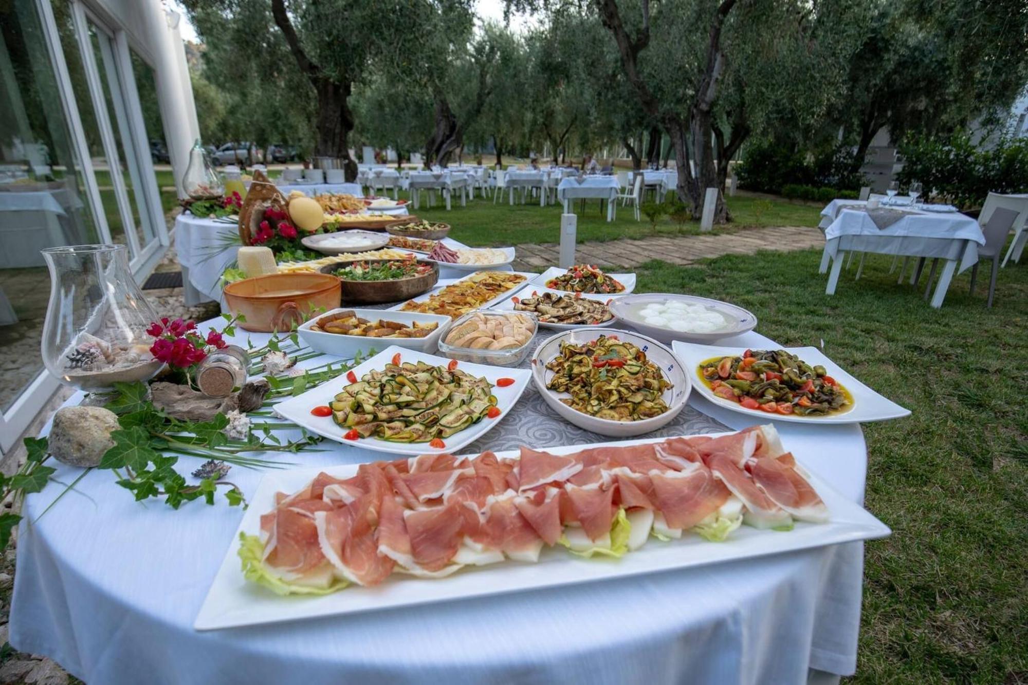 Saracena Holiday Home Featured With Private Beach And Swimming Pool Mattinata Dış mekan fotoğraf