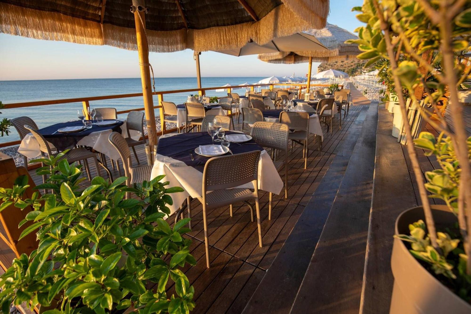 Saracena Holiday Home Featured With Private Beach And Swimming Pool Mattinata Dış mekan fotoğraf